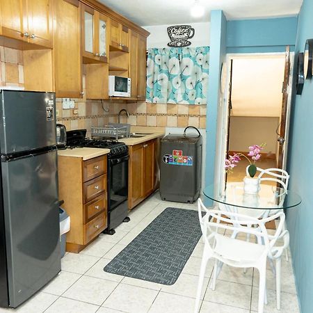 Finest Accommodation Oxford Manor One Bedroom Apt # 27 Kingston Esterno foto