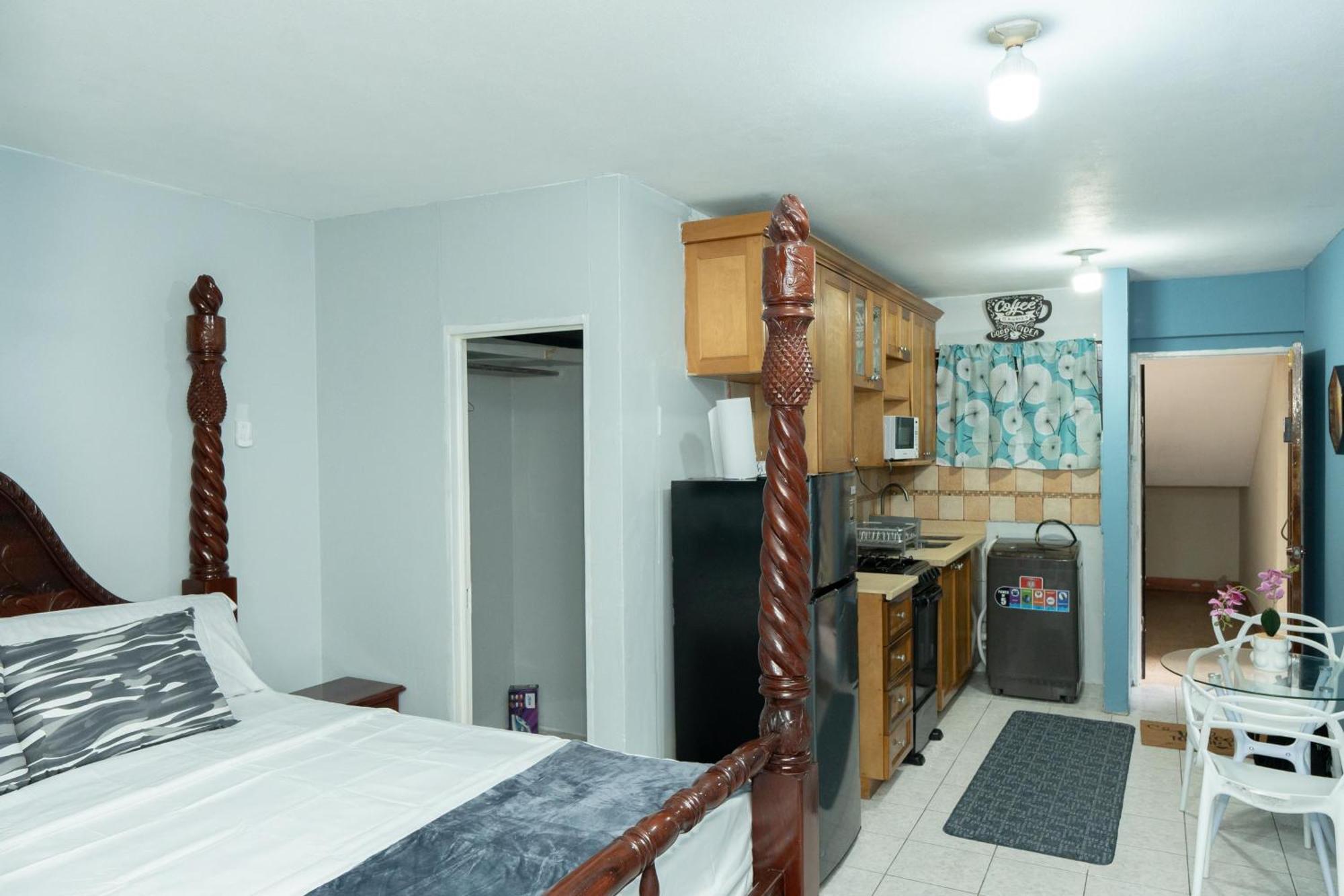 Finest Accommodation Oxford Manor One Bedroom Apt # 27 Kingston Esterno foto