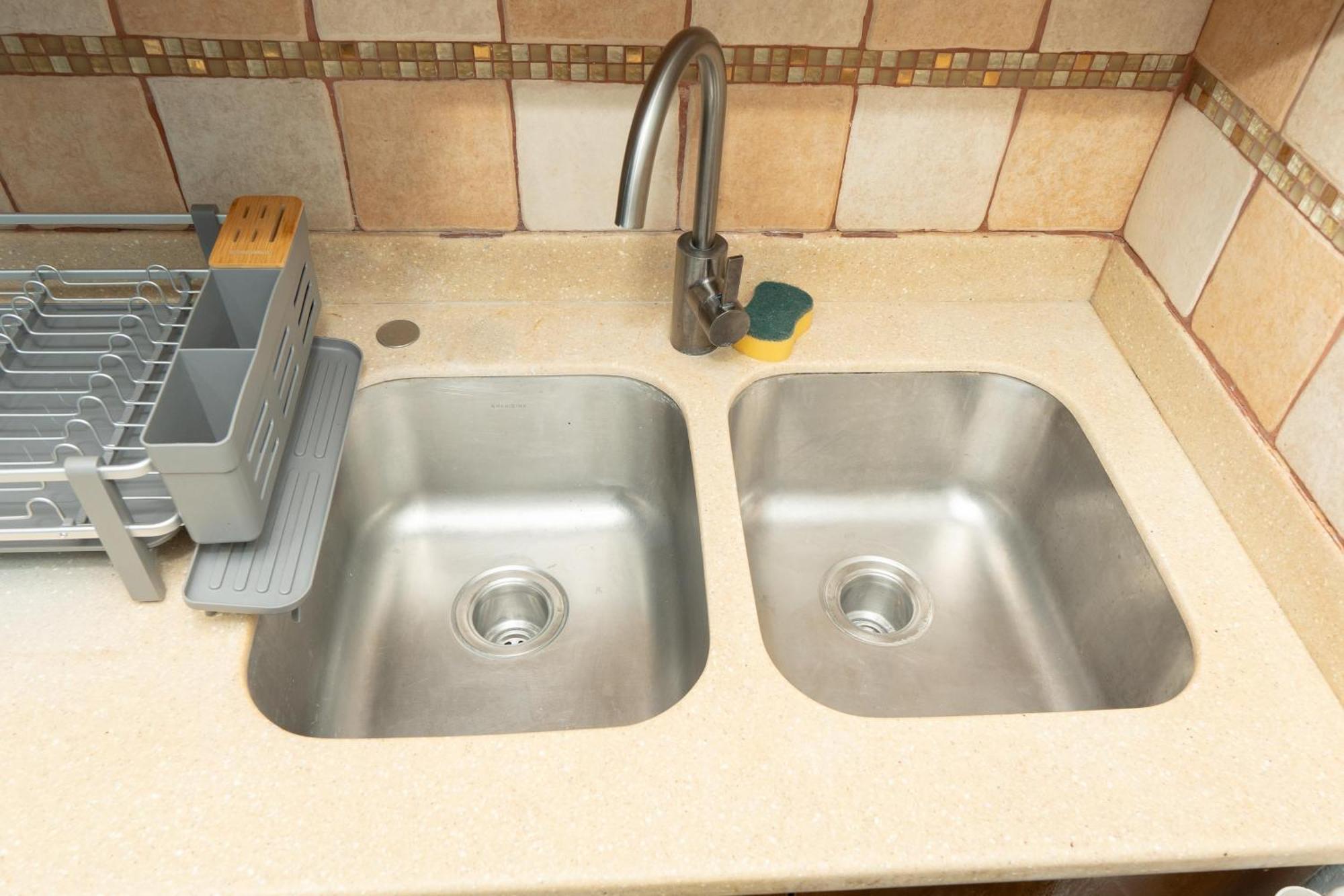 Finest Accommodation Oxford Manor One Bedroom Apt # 27 Kingston Esterno foto