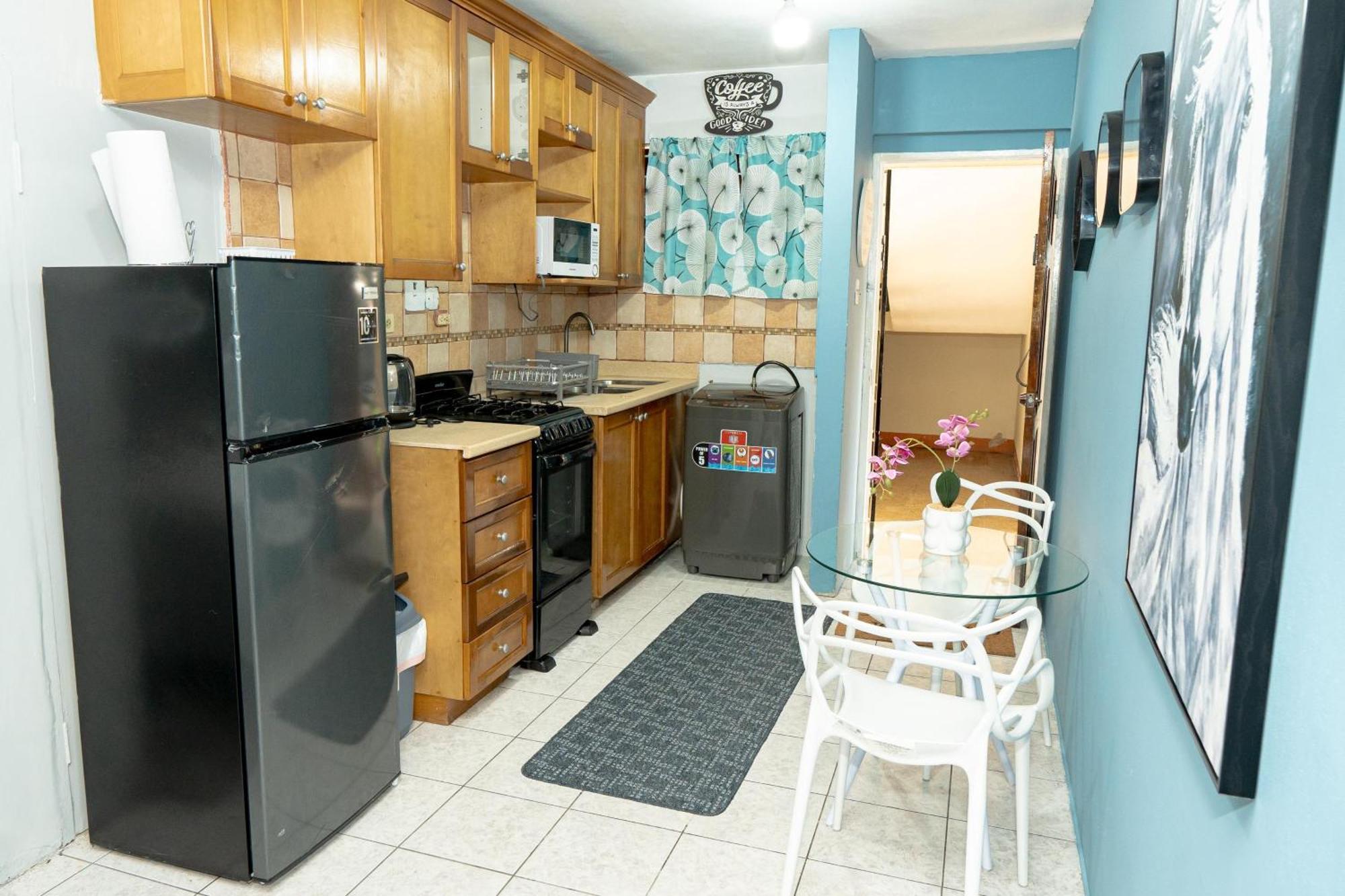 Finest Accommodation Oxford Manor One Bedroom Apt # 27 Kingston Esterno foto