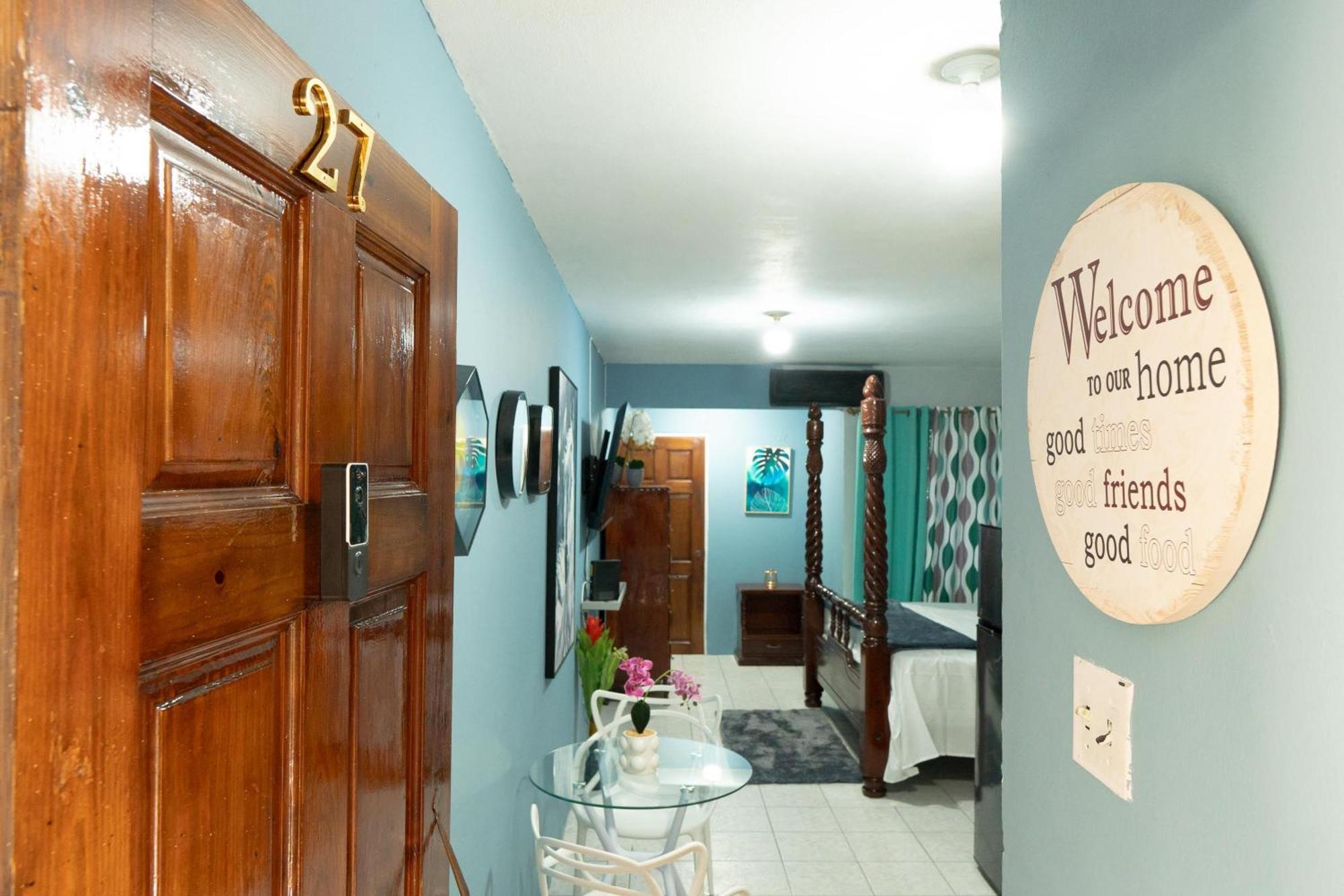 Finest Accommodation Oxford Manor One Bedroom Apt # 27 Kingston Esterno foto