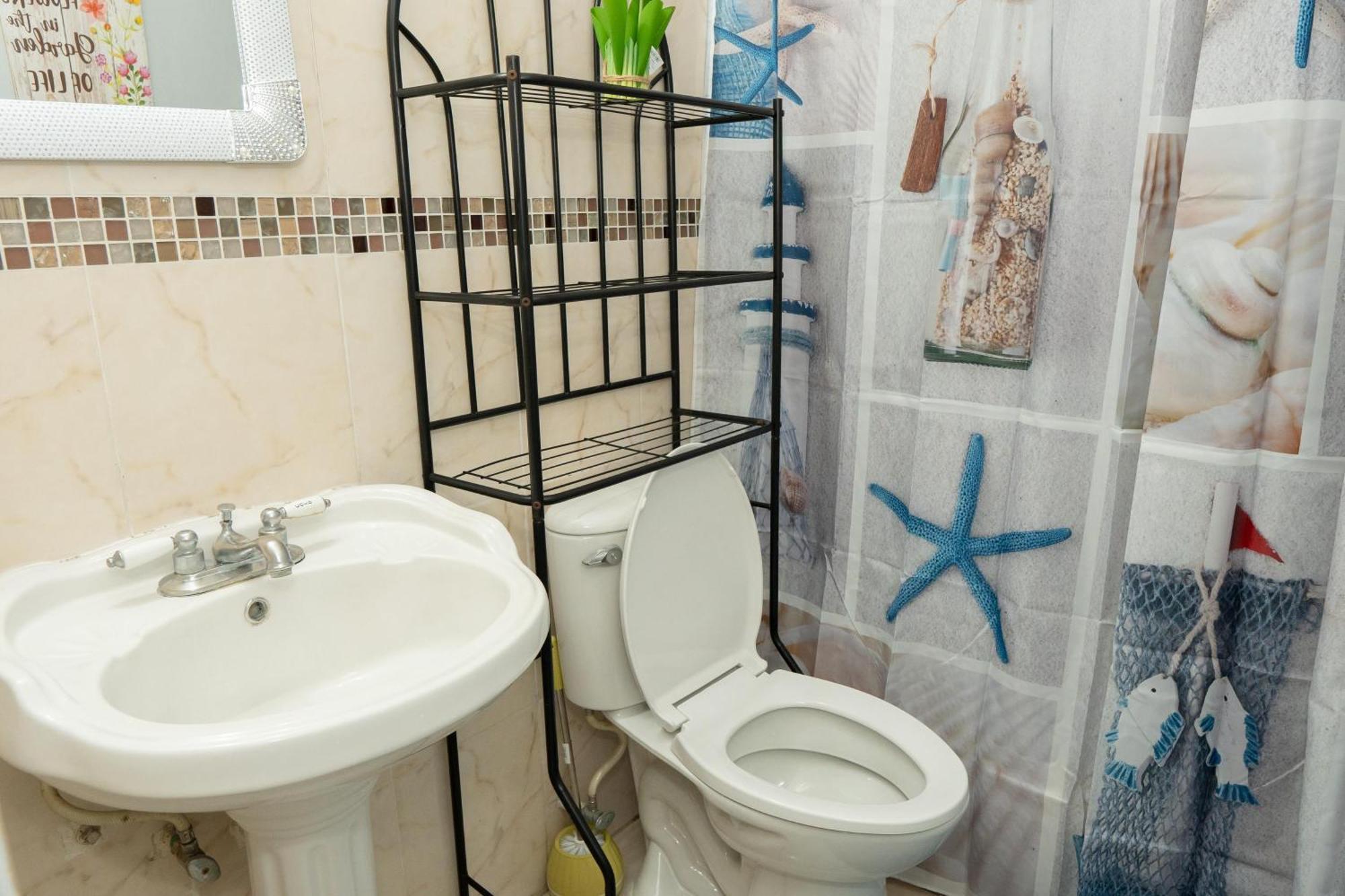 Finest Accommodation Oxford Manor One Bedroom Apt # 27 Kingston Esterno foto