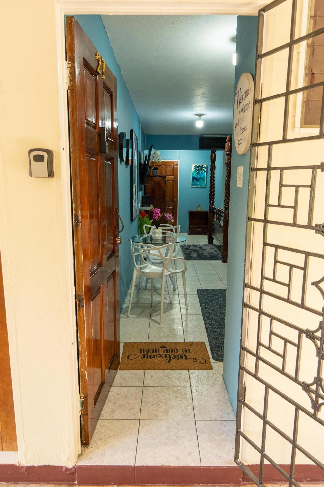 Finest Accommodation Oxford Manor One Bedroom Apt # 27 Kingston Esterno foto